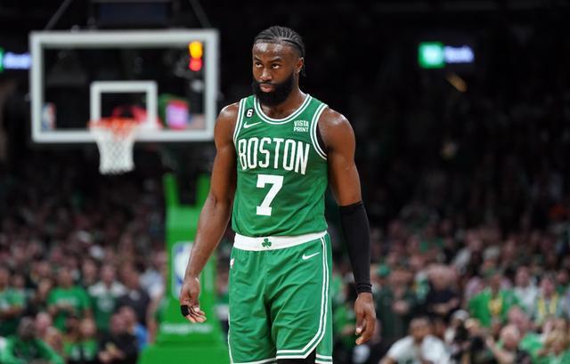 开云体育app-布朗是绿军领袖 他的地位是不是已超越塔图姆了？